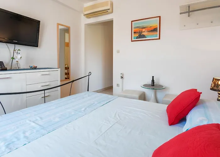 Jakic 1 Gostinjska kuća 4*