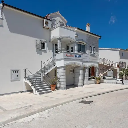 Jakic 1 4* 흐바르